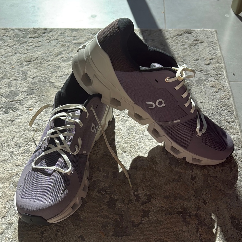 On Running Purple Sneakers with Cushioned Midsole and Contrasting Laces